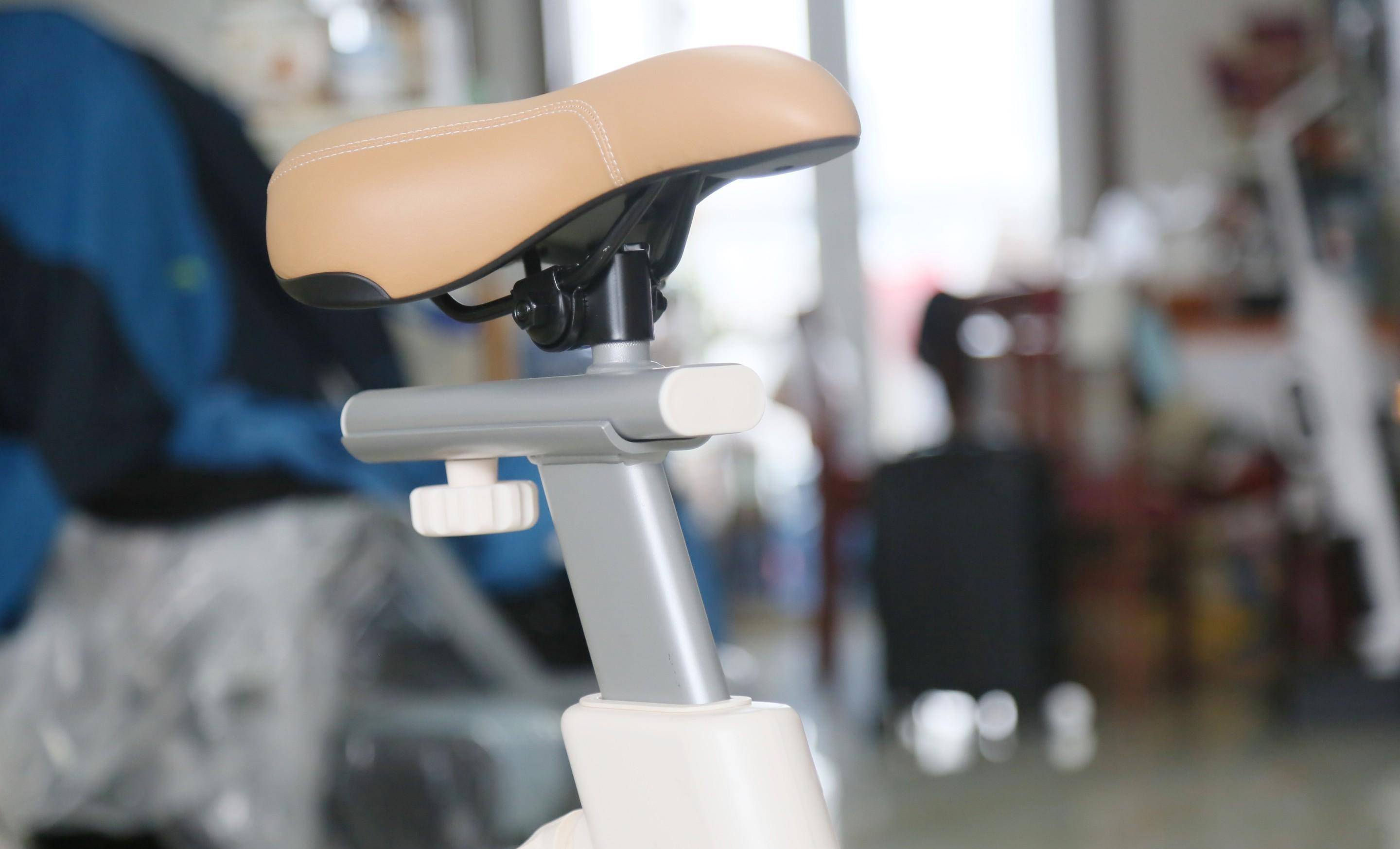半島·綜合體育下載科動健康騎行FED智能動感單車居家健身新機(圖2)
